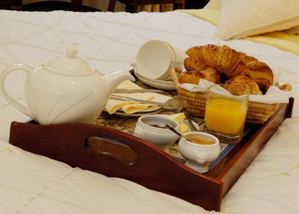 Willoughby House Hotel & Apartments Cheltenham Zimmer foto
